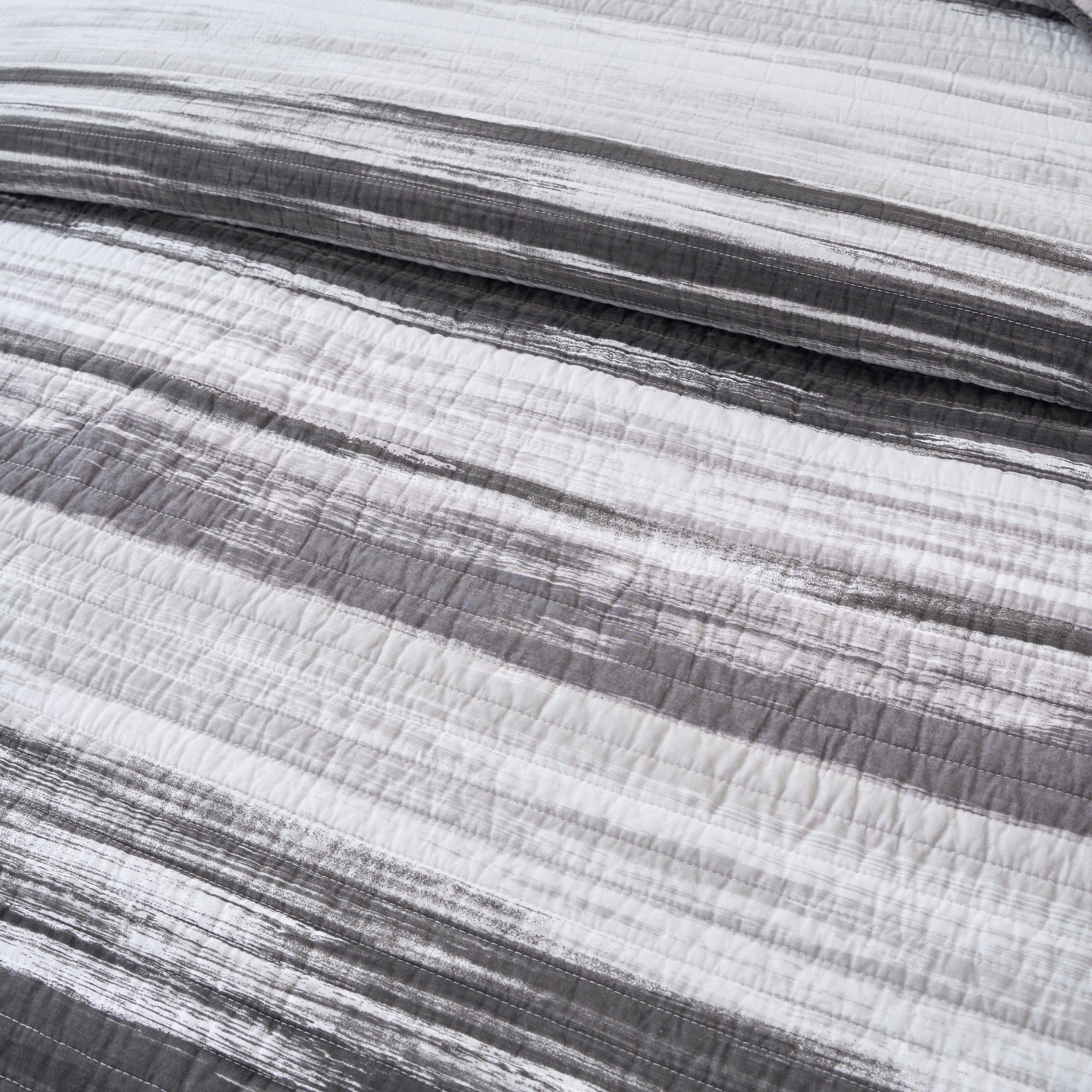 Grey Innovations Coverlet Set